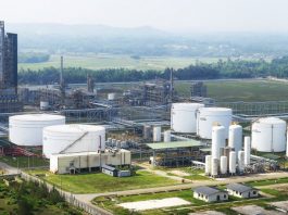 Trên thị trường, cổ phiếu BSR của Lọc hoá dầu Bình Sơn kể từ thời điểm IPO liên tục giảm sút, hiện chỉ còn ở mức 11.800 đồng/cp, giảm hơn 62% sau 1 năm giao dịch.