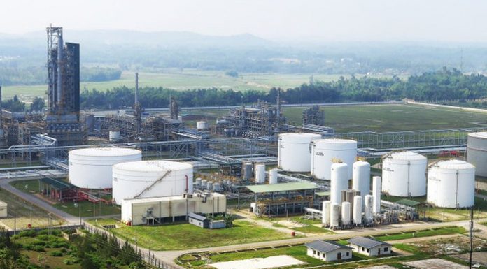 Trên thị trường, cổ phiếu BSR của Lọc hoá dầu Bình Sơn kể từ thời điểm IPO liên tục giảm sút, hiện chỉ còn ở mức 11.800 đồng/cp, giảm hơn 62% sau 1 năm giao dịch.