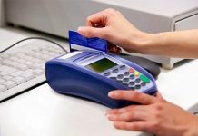 Ngân hàng phát hành thẻ tín dụng hướng dẫn khách hàng chuyển số tiền trong thẻ tín dụng đến tài khoản cá nhân rồi rút tiền mặt để tiêu dùng.