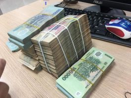 Phản ánh với báo giới về đợt phát hành trái phiếu của một ngân hàng lớn trong thời gian gần đây, nhiều nhân viên ngân hàng cho biết có tình trạng bị “ép” mua trái phiếu do chính ngân hàng này phát hành.