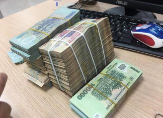 Phản ánh với báo giới về đợt phát hành trái phiếu của một ngân hàng lớn trong thời gian gần đây, nhiều nhân viên ngân hàng cho biết có tình trạng bị “ép” mua trái phiếu do chính ngân hàng này phát hành.