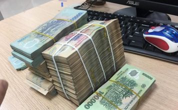 Phản ánh với báo giới về đợt phát hành trái phiếu của một ngân hàng lớn trong thời gian gần đây, nhiều nhân viên ngân hàng cho biết có tình trạng bị “ép” mua trái phiếu do chính ngân hàng này phát hành.