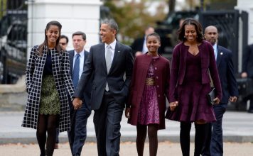 Cựu Tổng thống Mỹ Barack Obama chia sẻ từ quá trình nuôi hai con gái, ông tìm ra chiến lược riêng, phù hợp từng người